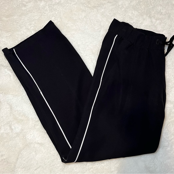 Lululemon On the Right Track Pants Black - size 8 - Picture 3 of 7